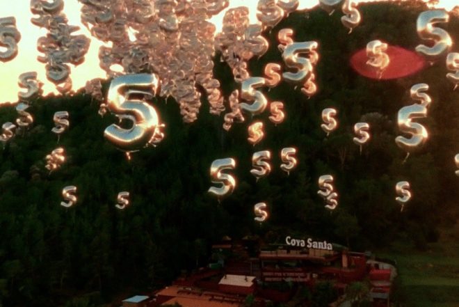 Sam Divine porta "555" al Cova Santa Ibiza