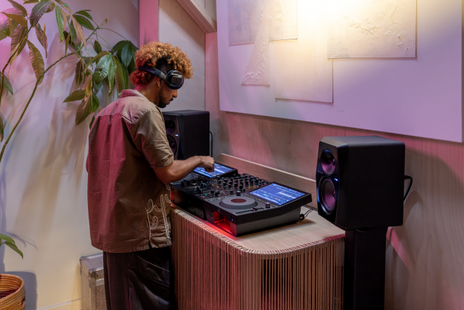 L'era dei super compatti: AlphaTheta presenta CDJ-1500X