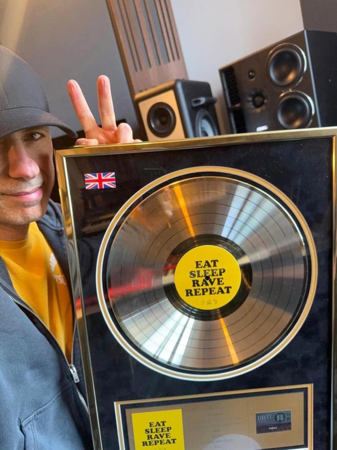 “Eat Sleep Rave Repeat” di Fatboy Slim e Riva Starr è disco d’oro