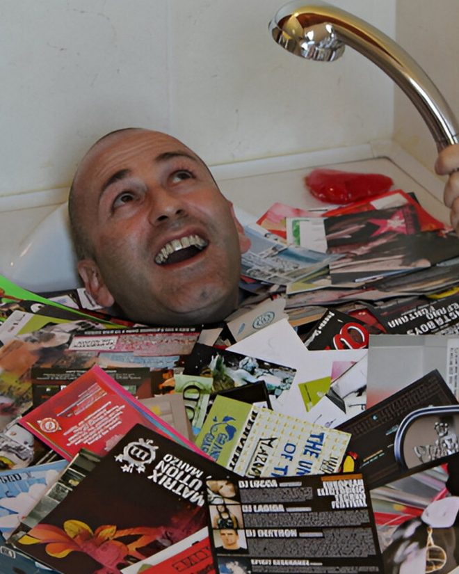 Un italiano entra nel Guinness World Records con la più grande collezione di flyer al mondo