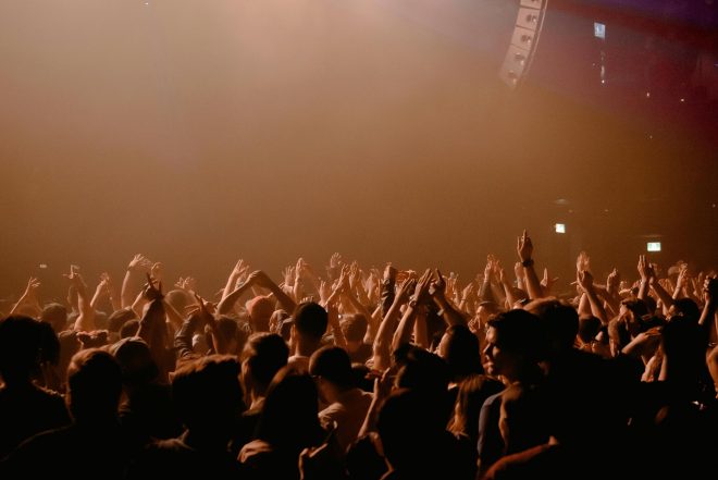 NO-PHONE ON THE DANCEFLOOR: DOVE BALLARE SENZA SMARTPHONE